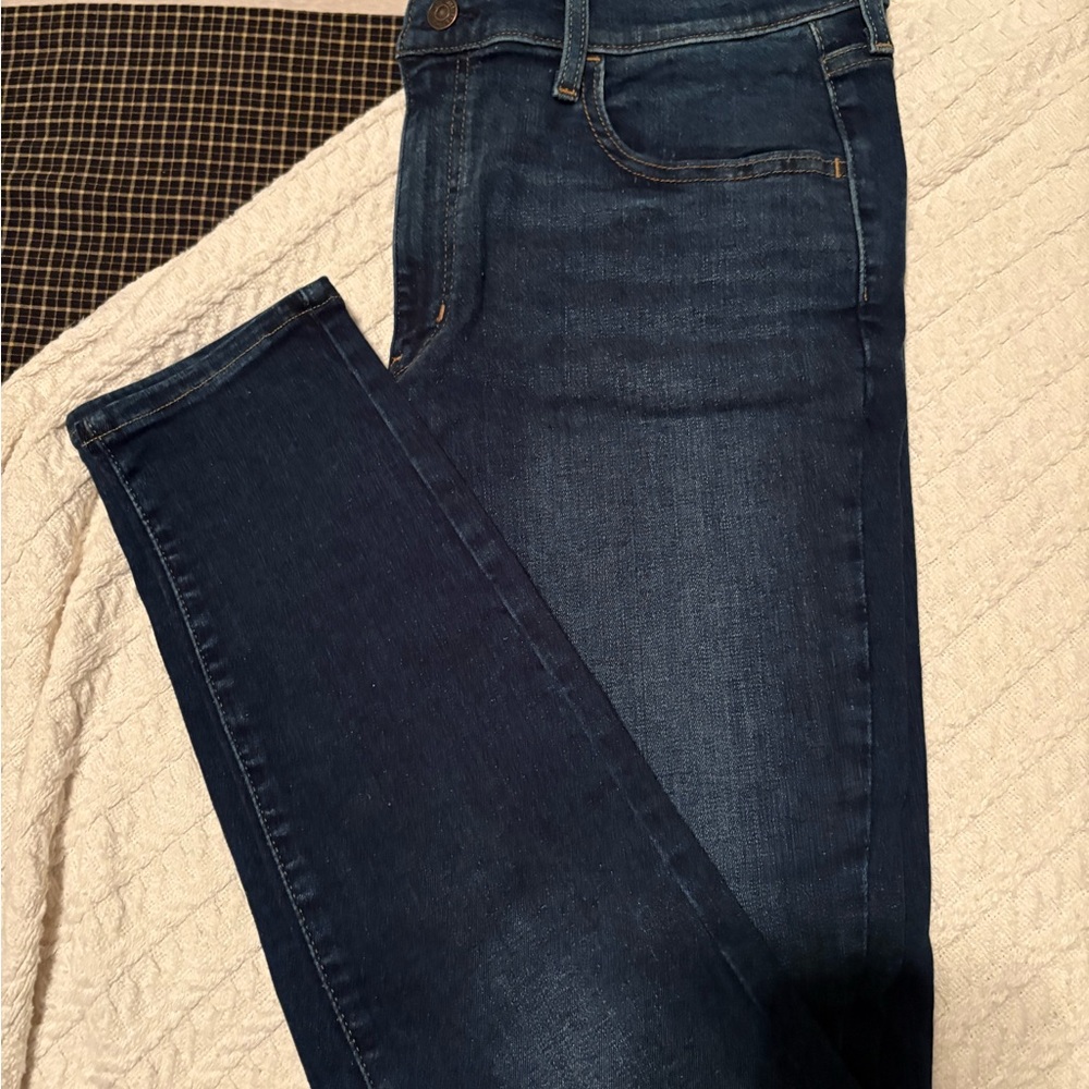 Levi's Women's Dark Indigo 720 High Rise Super Skinny Jeans size 33, inseam 29